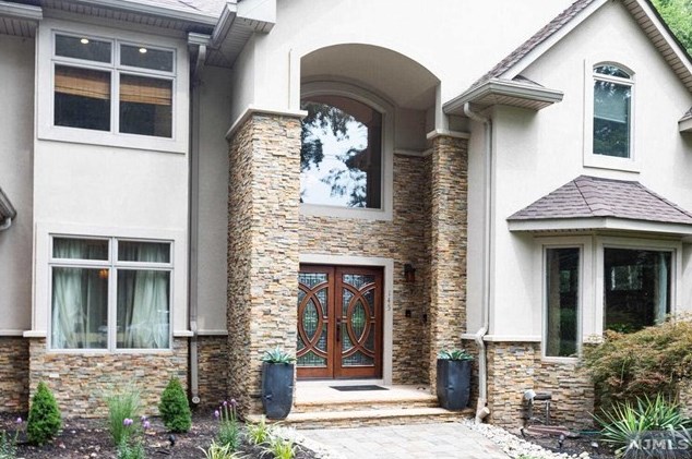 145 Cedar Ln, Closter, NJ 07624