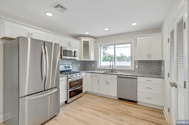 366 Chestnut Ave, South Hackensack, NJ 07606