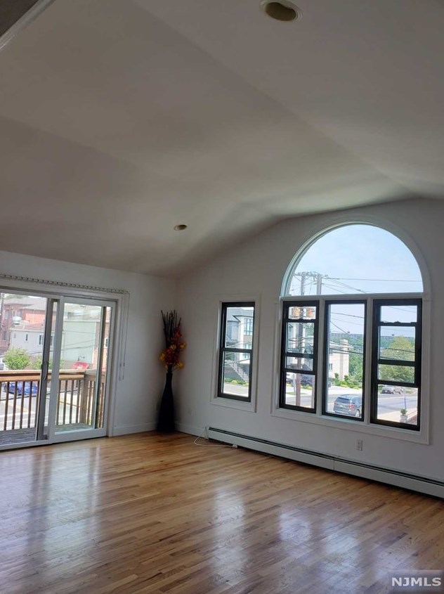 241 13th St #2nd Fl, Palisades Park, NJ 07650