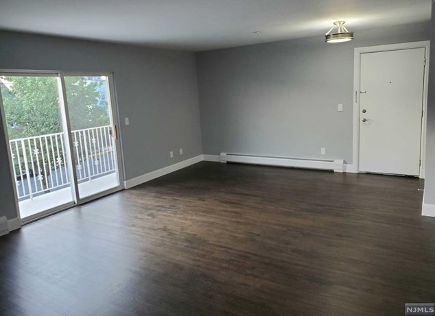 316 7th St, Fairview, NJ 07022