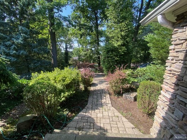 287 Thornton Rd, Englewood, NJ 07631