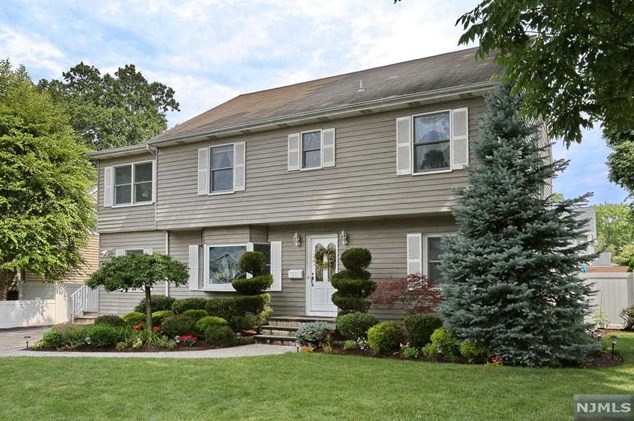 26 Hartland Ave, Emerson, NJ 07630-1208