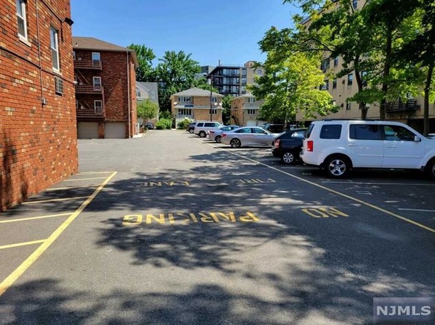 2430 8th St, West Fort Lee NJ 07024-7902 exterior