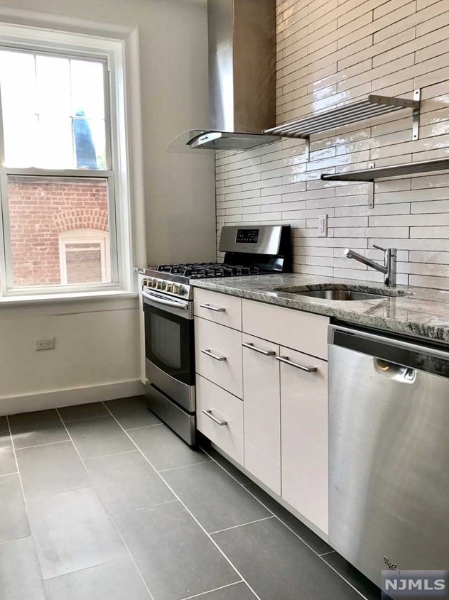 244 Lawton Ave #7, Cliffside Park, NJ 07010