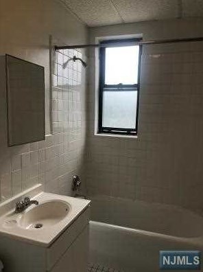 805 Red Rd #d2, Teaneck, NJ 07666