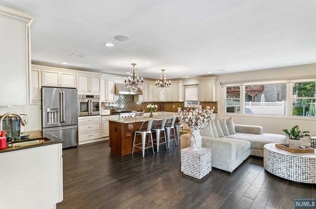 91 Oakdene Ave, Cliffside Park, NJ 07010