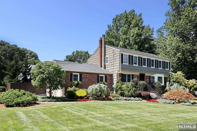706 Tulane Ct, Westwood, NJ 07676-4222