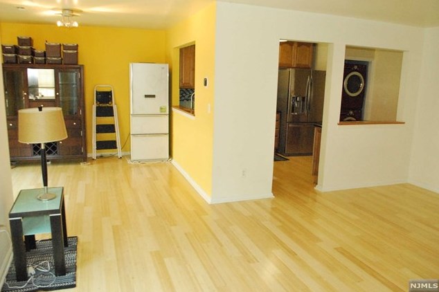 558 Ridge Ln, West Fort Lee, NJ 07024-2145