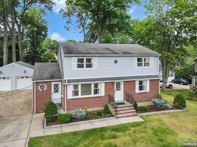 27 Poplar St, Cresskill, NJ 07626