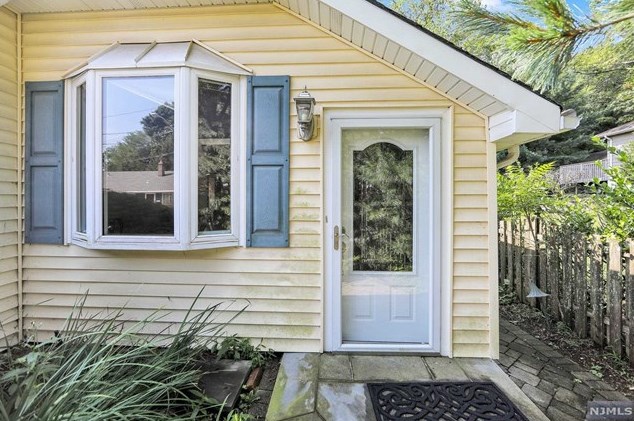 34 Glenview Terrace, Cresskill, NJ 07626