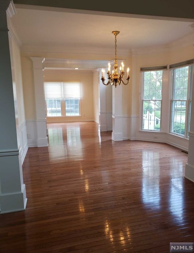 8 Thistle Dr #8, Paramus, NJ 07652