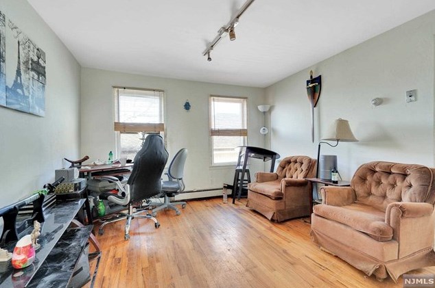 226 7th St #2, Palisades Park, NJ 07650