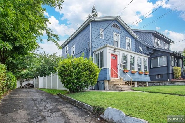 559 Hoboken Rd, Carlstadt, NJ 07072-1121
