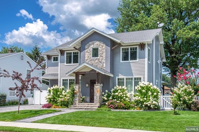 201 Lincoln Ave, Elmwood Park, NJ 07407-2301