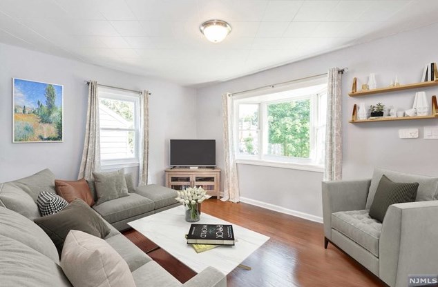 130 Hamilton Ave, Dumont, NJ 07628