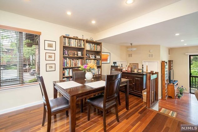 283 Sunset Ky, Secaucus NJ 07094-2213 exterior