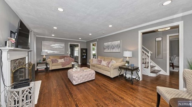 42 Wilson Ave, Wayne NJ  07470-3803 exterior