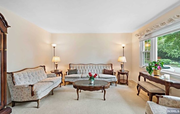 525 Roosevelt Ave, Westwood, NJ 07675