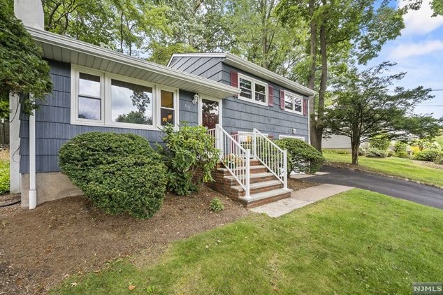 487 Louisa Ave, Wyckoff, NJ 07481-3051
