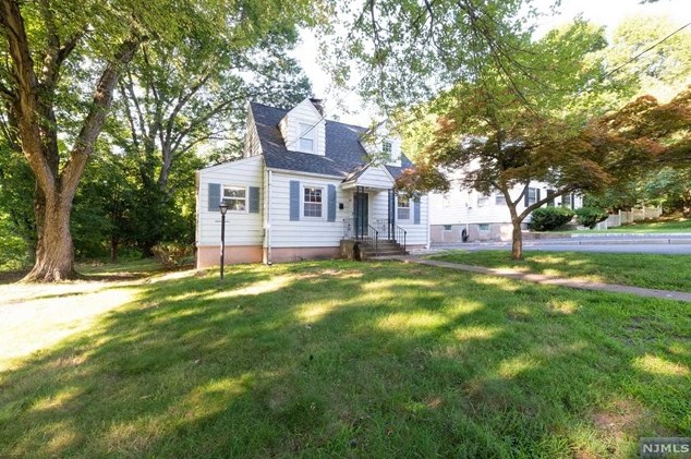 115 Lawrence Rd, Mahwah, NJ 07430