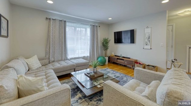132 Gaynor Pl, Ridgewood, NJ 07452