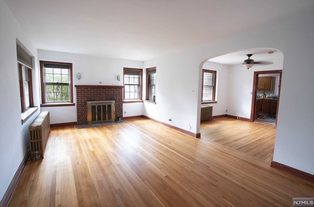 25 Hodskin Pl, Tenafly, NJ 07670-2603