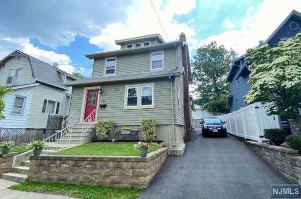 516 Prospect Pl, Lyndhurst, NJ 07071
