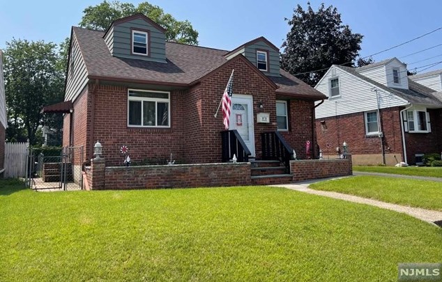 113 W Oldis St, Rochelle Park, NJ 07662