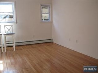 902 River Rd #1, Edgewater, NJ 07020