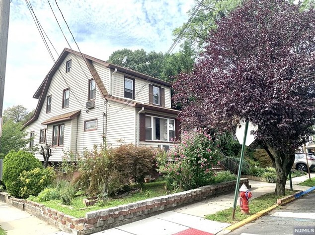 679 Jefferson Ave, Cliffside Park NJ  07010-2011 exterior
