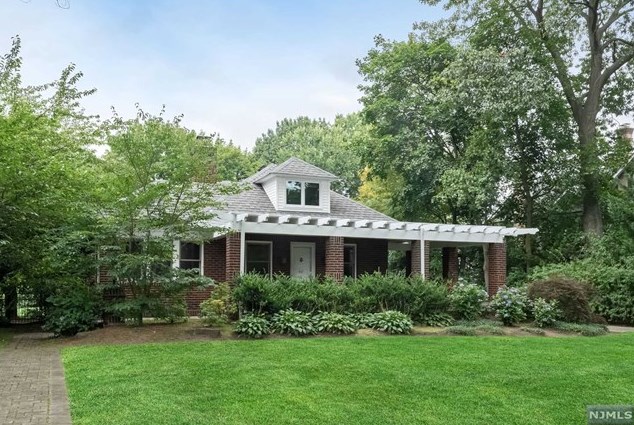 467 Beverly Rd, Ridgewood, NJ 07450