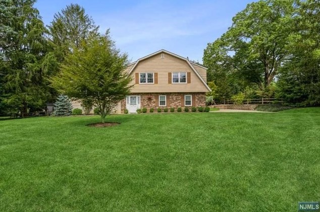 39 Leona Ct, Westwood, NJ 07675