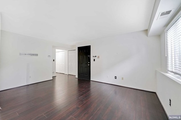 385 Midland Ave #5, Outwater, NJ 07026
