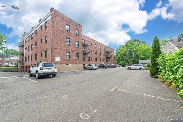 241 Main St, Bergenfield NJ 07621-2234 exterior