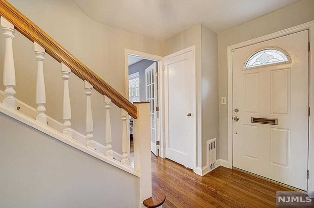 100 Harrison St, Verona, NJ 07044
