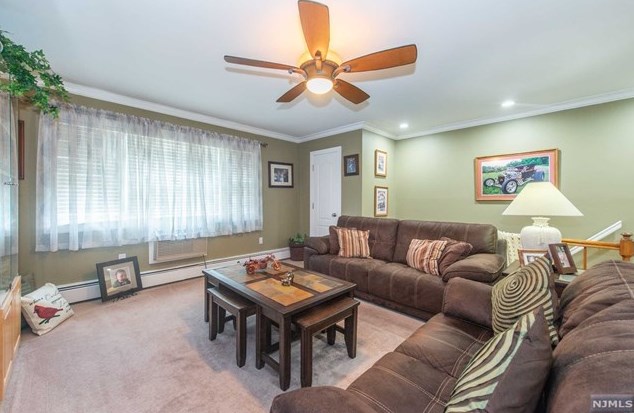31 Manchester Ct, Wayne, NJ 07470-3391