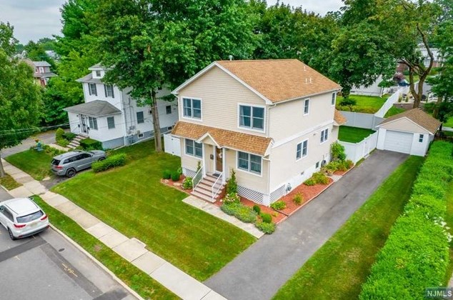 620 Palmer Ave, Maywood, NJ 07607-1522