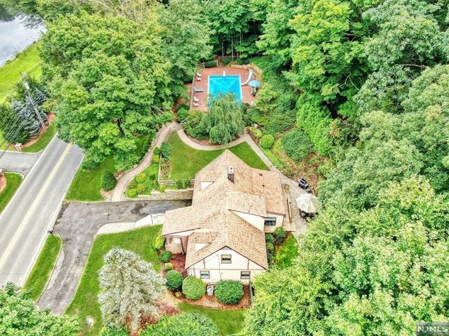15 Pulis Ave, Franklin Lakes, NJ 07417