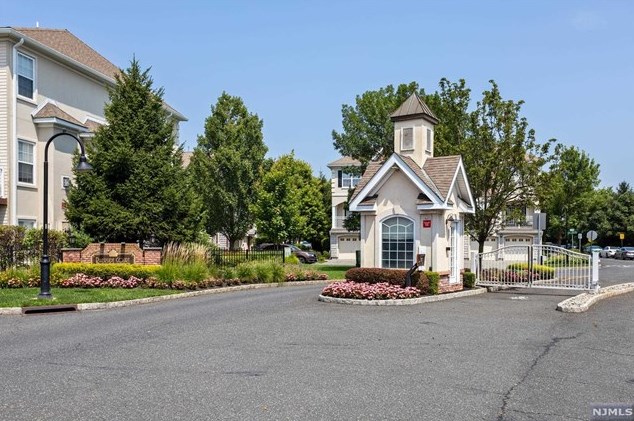 189 Blue Heron Dr #189, Secaucus, NJ 07094