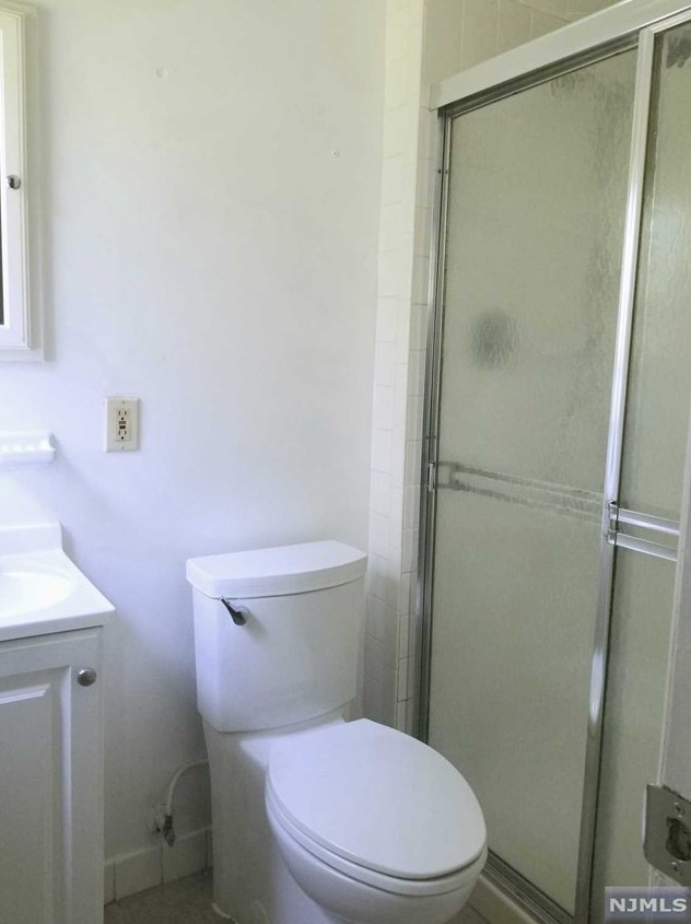 15 Alice Pl, Bergenfield NJ  07621-2600 exterior