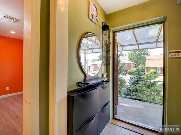 269 State Rt 5, West Fort Lee, NJ 07024-4334