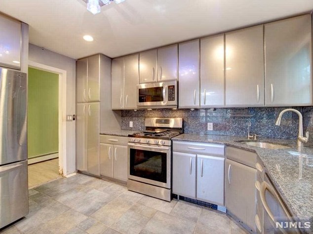 269 State Rt 5, West Fort Lee NJ 07024-4333 exterior