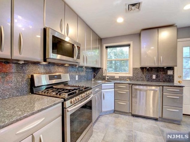 269 State Rt 5, West Fort Lee NJ 07024-4333 exterior