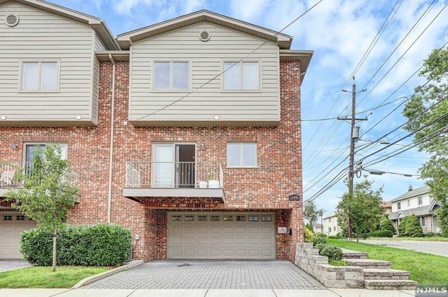 280 Myrtle Ave, West Fort Lee, NJ 07024-4031