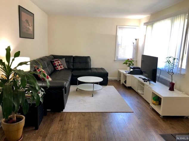 188 Henry St, Teaneck, NJ 07666