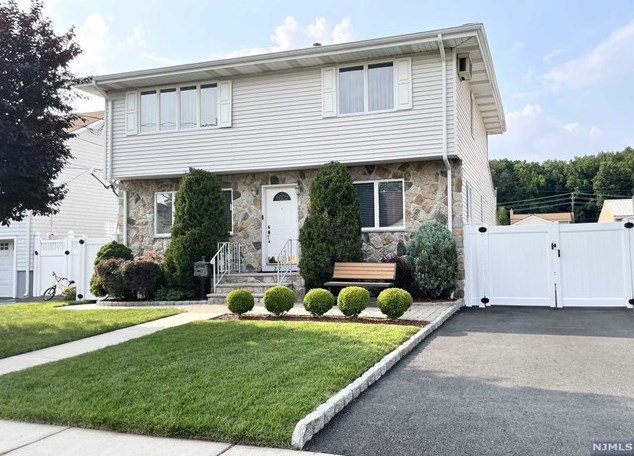 237 Philip Ave, Elmwood Park, NJ 07407