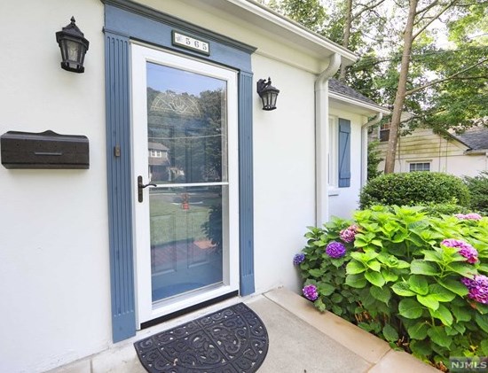 565 Cliff St, Ridgewood, NJ 07450