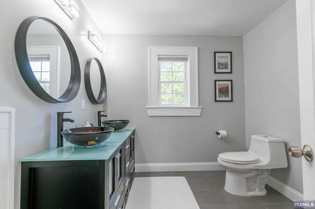 12 Courier Pl, Rutherford NJ  07070-1102 exterior