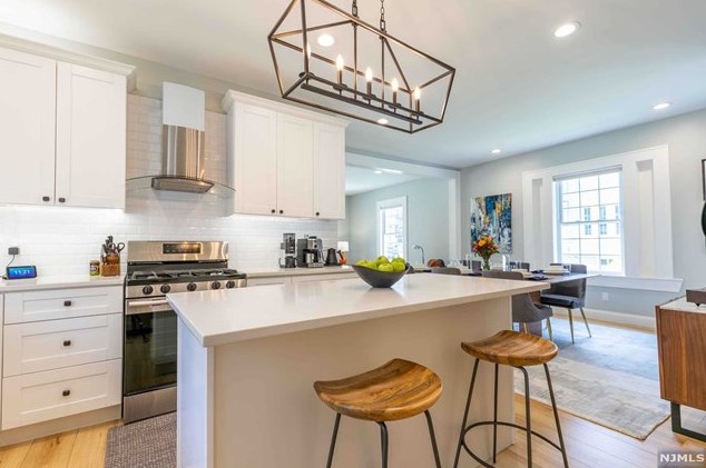 12 Courier Pl, Rutherford NJ  07070-1102 exterior