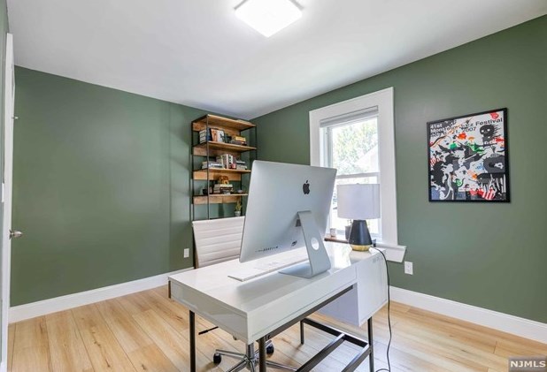 12 Courier Pl, Rutherford NJ  07070-1102 exterior